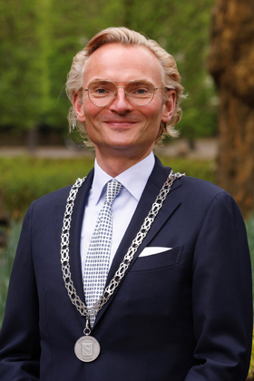 Portretfoto Burgemeester Nanning Mol