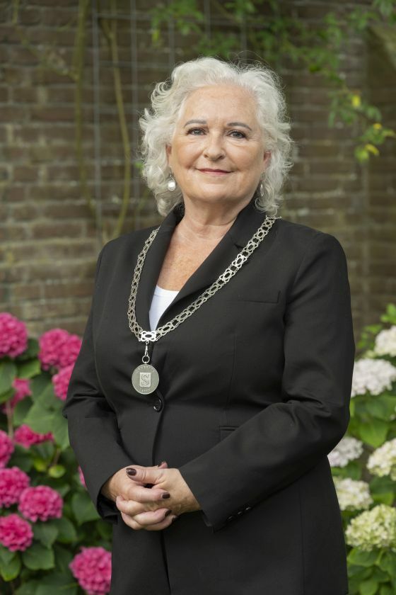 Burgemeester Joan de Zwart-Bloch